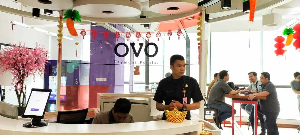 OVO: Pelopor fintech di Indonesia yang menggunakan e-money untuk memberikan akses layanan perbankan formal kepada penggunanya.